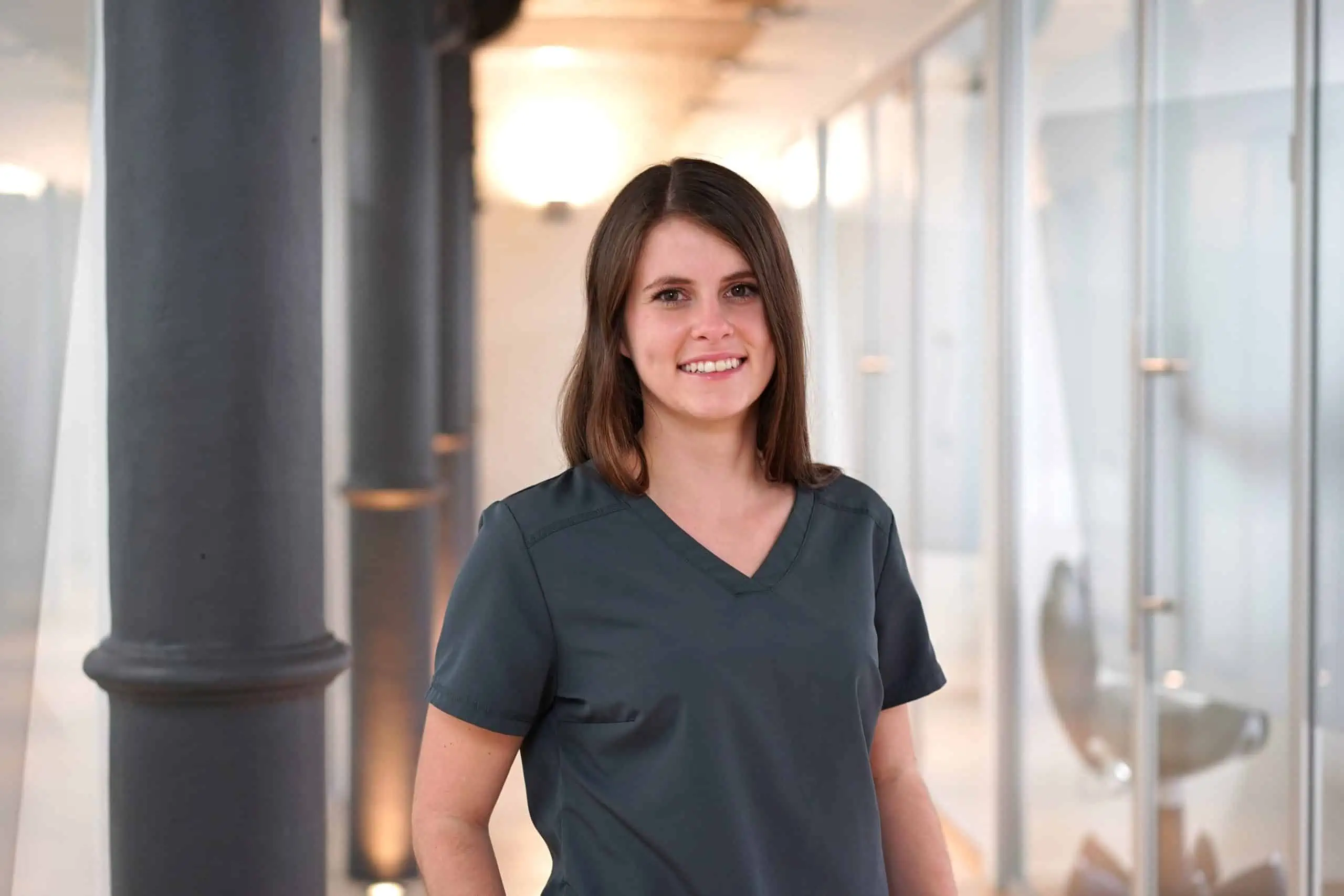 Julia Baudach, Zahnärztin bei topDentis Cologne mit Fokus auf Implantologie und Wurzelbehandlungen