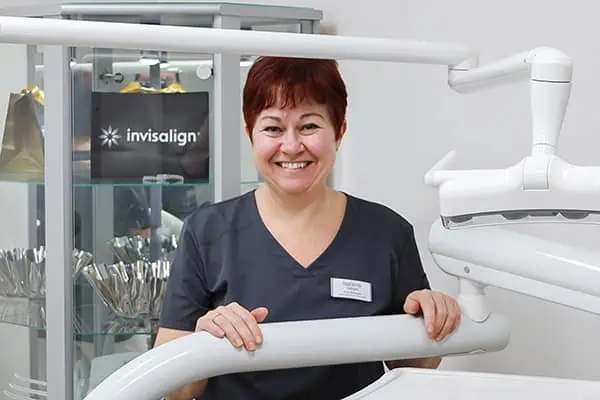 Anna aus dem Prophylaxe-Team bei topDentis Cologne in Köln